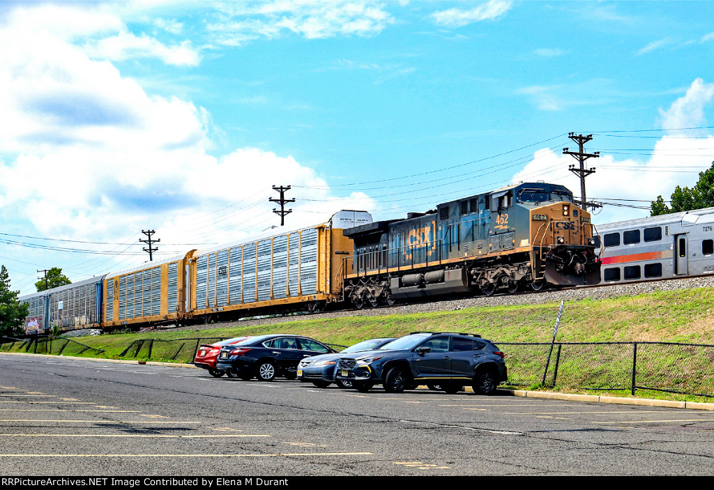 CSX 462 on M-217